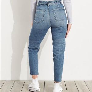 Hollister Curvy Ultra High Waist Mom Jean!